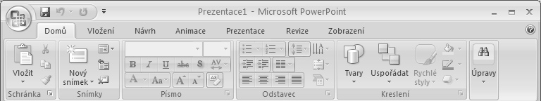 Na tento panel můžete rozmisťovat vlastní tlačítka; skutečností však je, že tento jediný panel nemůže nahradit mnohotvárnost vlastních panelů nástrojů z předchozích verzí PowerPointu.