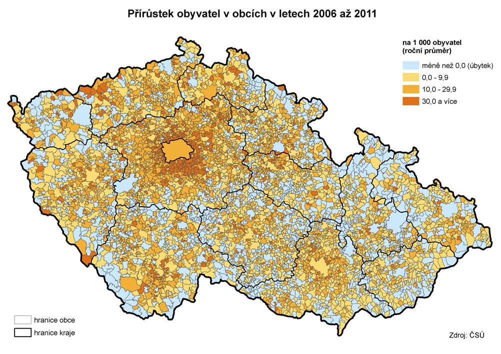 Stěhování do i ze zahraničí se týká spíše mužů. V rámci kraje se stěhovalo téměř 9 tisíc osob tři čtvrtiny z nich pouze mezi obcemi okresu. Nejlidnatější okres je Hradec Králové.