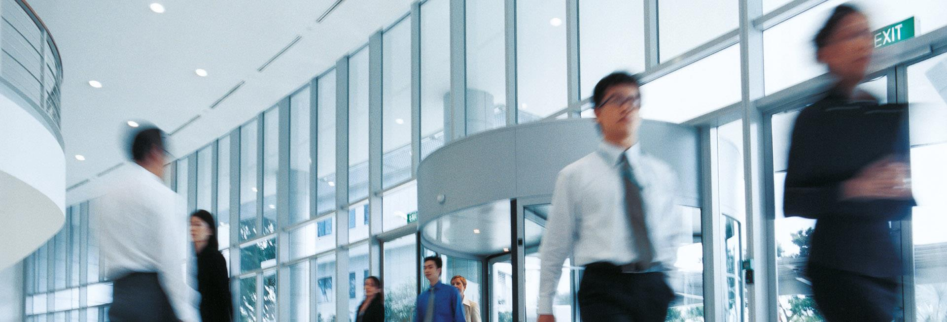 Ing. Tomáš Růžička, MBA, Ing. Jiří Veselý, divize Mobility, Siemens, s.r.o. Rekonstrukce veřejného osvětlení v obci Jenštejn Siemens, s.