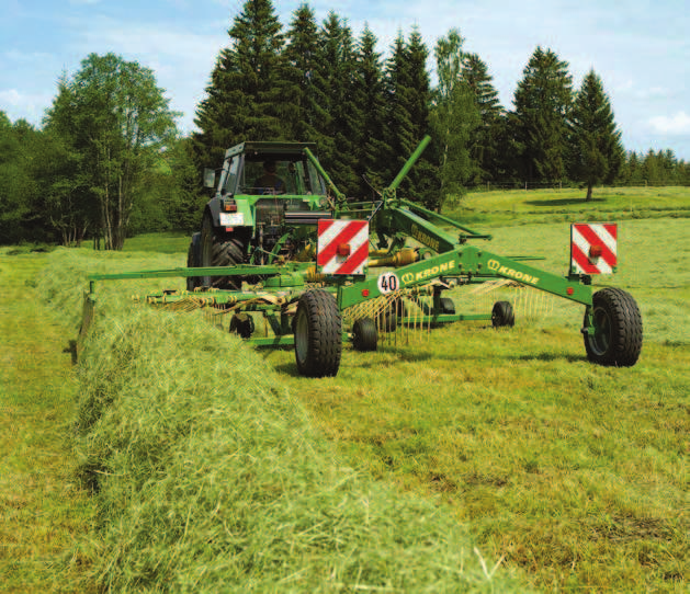 Shrnovač Swadro 807 ukládá řádek na stranu z 6,20 m, Swadro 809 a 810 z 6,80 m.