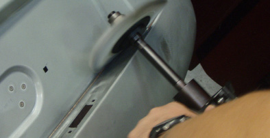 Leštička umožňuje kombinaci dvou druhů pohybu nástroje, rotační a vibrační.