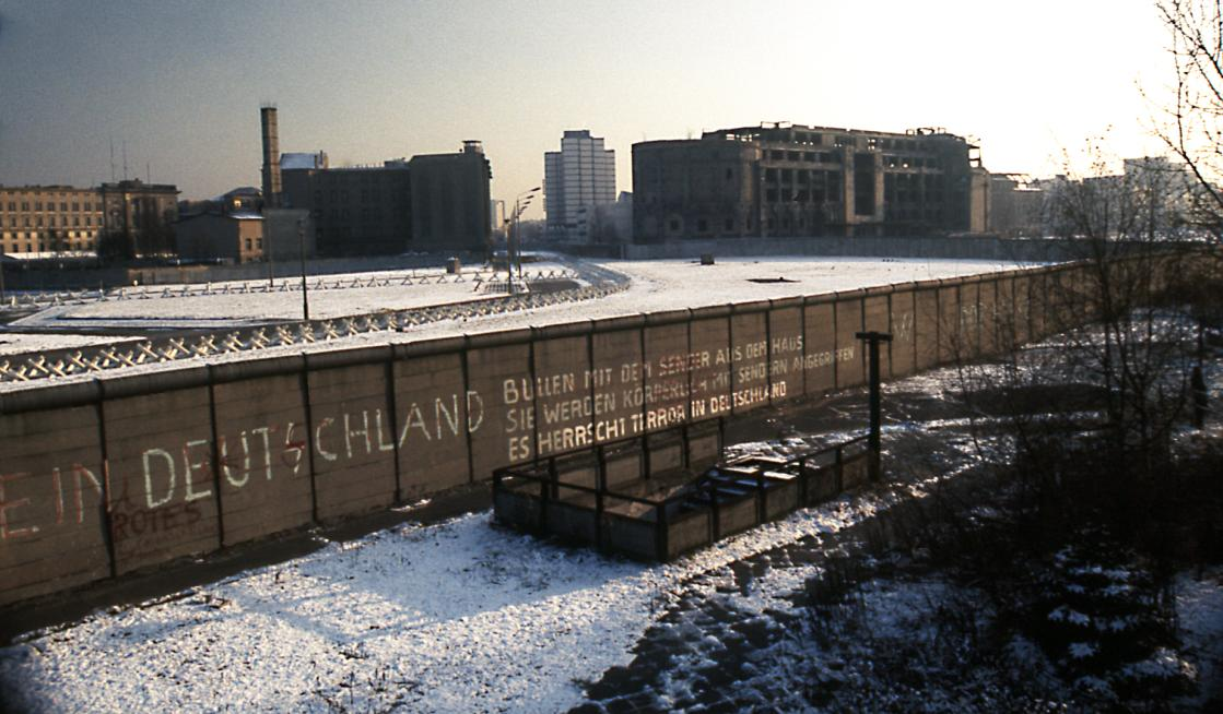 Obrázek 12 Potsdamer Platz kolem roku 1975. Zdroj: http://de.academic.