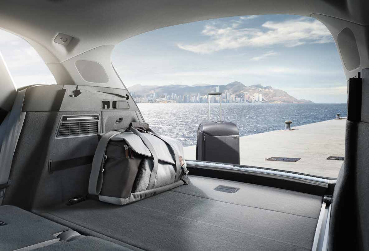 Nové Audi Q5 přesvědčí delším rozvorem kol, velkorysejší nabídkou prostoru a praktickými odkládacími prostory a přihrádkami.