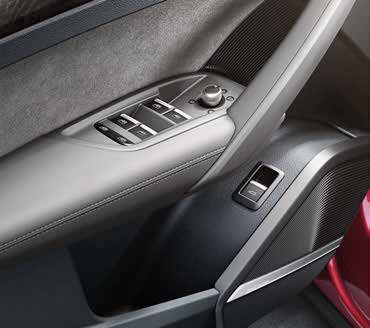 Audi design selection interiérové prvky ze syntetické kůže ve skalní šedé s kontrastními prvky v šedé Granit. Audi design selection mj.