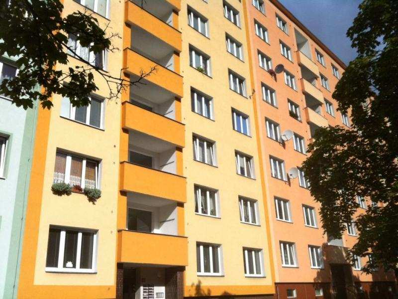 3. srovnatelná nemovitost Zdroj informace databáze prodejů spolupracujících odhad, datum prodeje 10/2013 Konstrukční provedení Stavba montovaná Byt se nachází v 1.