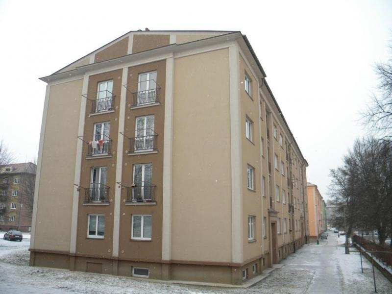 2 Porovnání s nemovitostí oceňovanou jednotka č. 1025/4 v bytovém domě č.p. 1025 a 1026 včetně spoluvlastnického podílu o velikosti 697/21629 na společných částech bytového domu č.p. 1025 a 1026 a na pozemcích st.