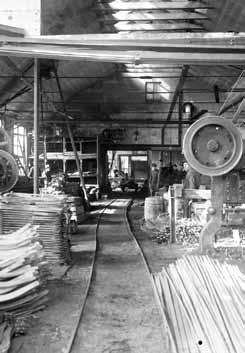 NAŠE HISTORIE Příběh o kvalitě od roku 1649 V roce 1649 získal Peter Thorwöste povolení odlévat ocel a kovat výrobky v malé finské vesnici jménem Fiskars.