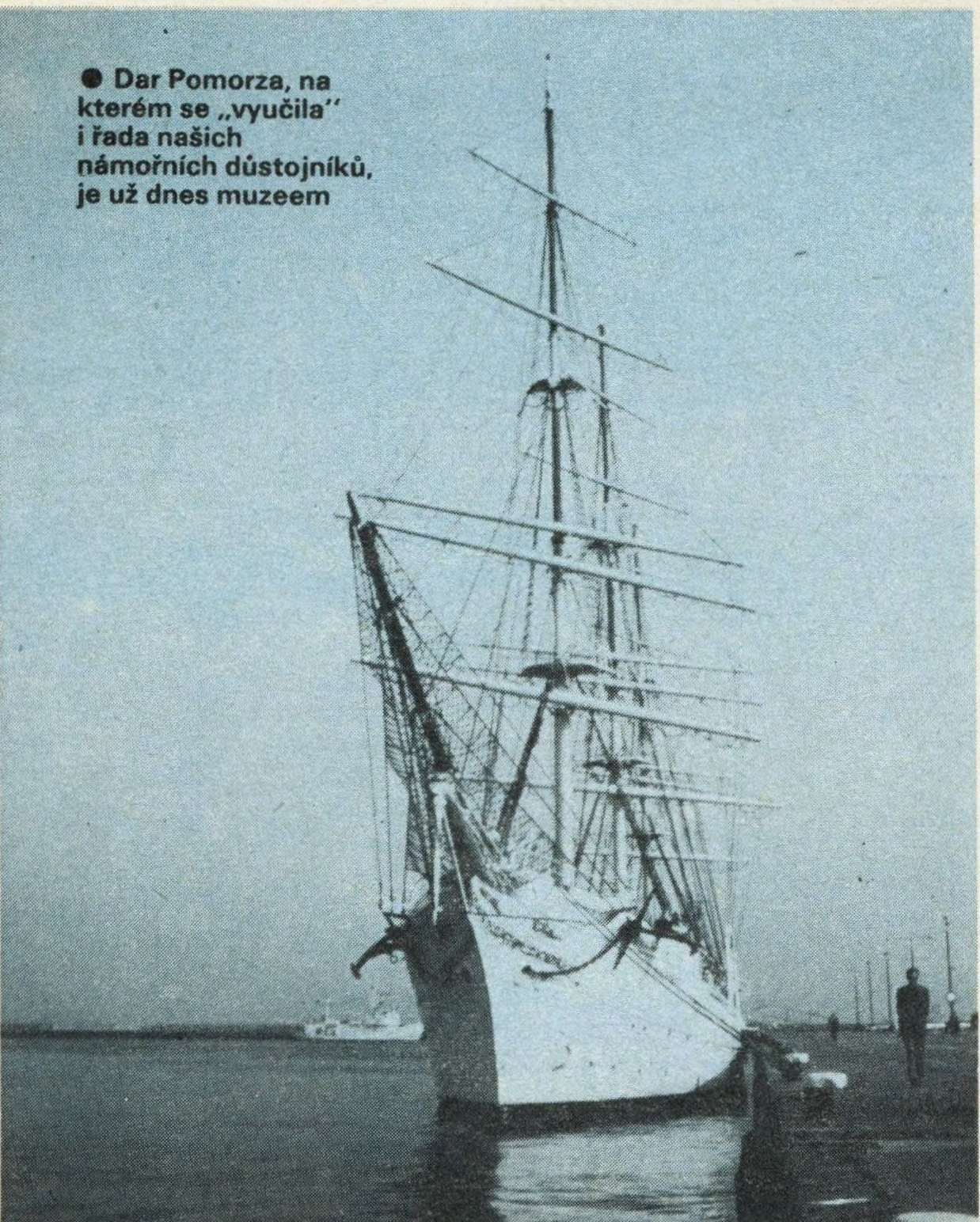 Randí s královským námořním důstojníkem
