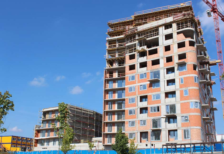 Veřejností nejvíce sledovanou zakázkou PSJ na českém trhu je bezesporu výstavba 111 metrů vysoké budovy AZ TOWER. Nejvyšší dům v Česku roste od dubna 2011 v Brně Štyřicích.