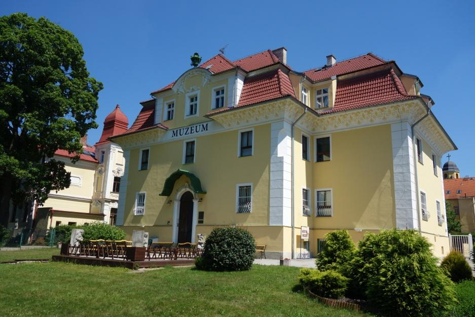 Návštěva Muzea ve Fr. Lázních Muzeum ve Františkových Lázních nabízí k shlédnutí rozsáhlou výstavní expozici dokumentující historii města. Více než 7.