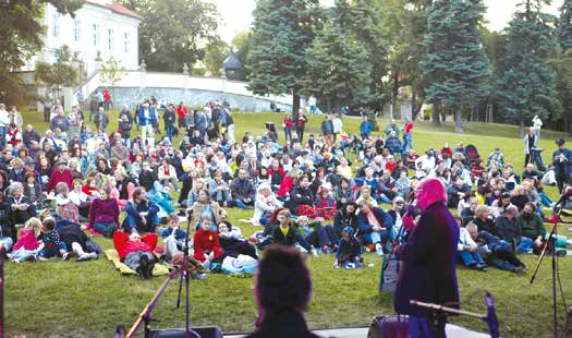 AKTUALITY Radnice nesouhlasí s odejmutím pozemků na Hanspaulce RADNICE PRAHY 6 JE ROZHODNĚ PROTI TOMU, ABY POZEMKY POD HANSPAULSKÝM ZÁMEČKEM, KTERÉ MÁ NYNÍ SVĚŘENÉ DO PÉČE, MUSE- LA VRACET DO SPRÁVY