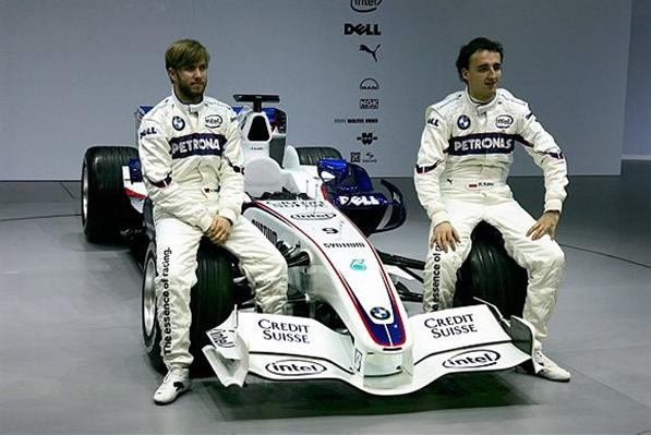 Svět F1: Poslední závod pro tým BMW Kubica a Heidfeld budou muset příští sezonu závodit v jiném týmu. Poslední závod sezóny znamená také poslední účinkování týmu BMW Sauber ve formuli 1.