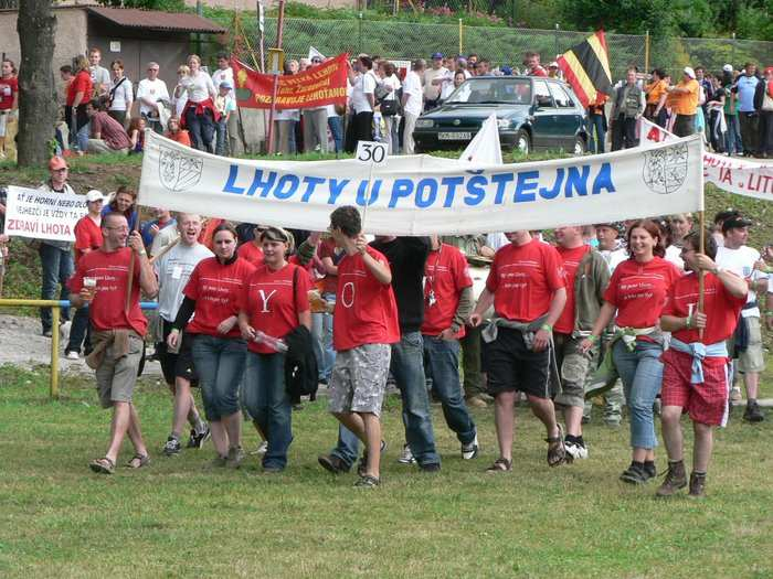 Sraz Lhot a Lehot První červencový víkend se konal XXVIII. Sraz Lhot a Lehot. Ten letošní byl na Slovensku v Žilinskej Lehote.
