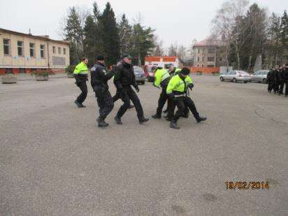 Výcvik pořádkové jednotky městské policie probíhá i přímo na hradeckém