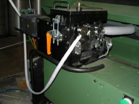 Průtažné zařízení mykacího stroje Princip regulace TORQ podávací váleček proces mykání TRUMPET průtažné ústrojí v 1 v 2 v 3 h 3 T 3 M v 0 T 1 SM FM G w R w + + + v 00 v 30 + + + R 1 R 2 F NF R 3 R 4