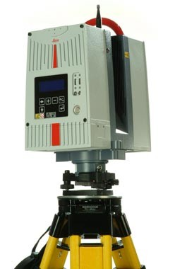 Polární skenery Polární skenery jsou v principu totální stanice schopné zaměřit několik tisíc bodů za sekundu. Přístroj využívá pasivního odrazu paprsku laseru.
