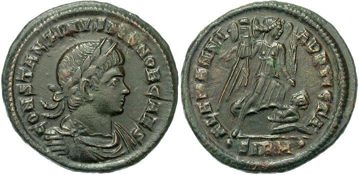 cit 17/4/2014) 24. Constantinus II. jako caesar (317 337) AE 3, 324 325, Sirmium, 19.7 mm, 3.442 g. Av: CONSTANTINVS IVN NOB CAES, ověnčené poprsí v krunýři a plášti vpravo.