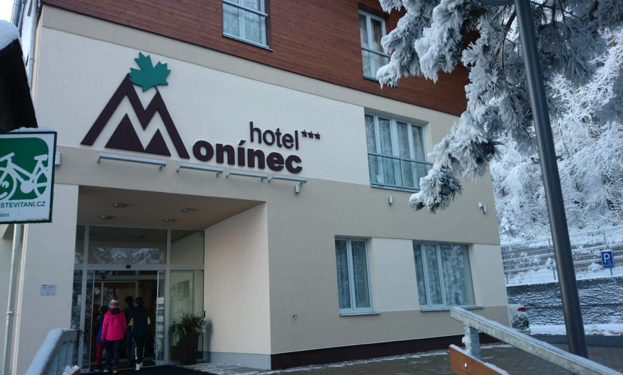 2. lyžařský pobyt s ÚSMĚVEM na Monínci od 7.2. 10.2.2014 Pobyt s výukou lyžování se opět uskutečnil v Relax ski
