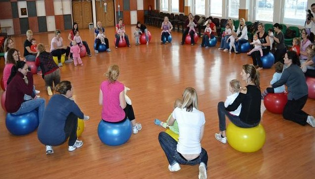 Mateřské centrum -jednorázové akce pro celé rodiny - akce programově zaměřené pro předškoláčky a zapojení celých rodin - pravidelné programy pro rodiče - těhotenský tělocvik s porodní