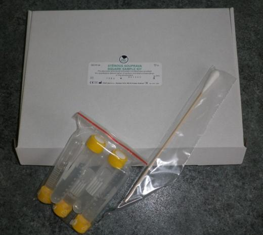 Obrázek č. 2: Stěrová souprava (ITEST plus, s.r.o., 2015) Spadové metody Spadové metody se provádí pomocí Petriho misek, které jsou umístěny na místech určených k monitoringu.