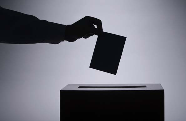 Volby do Senátu: 9 hlasovacích lístků. Do úřední obálky volič vkládá pouze jeden lístek, který nijak neupravuje. Hlasovací lístky, které nebudou v obálce nebo budou přetržené, jsou neplatné.