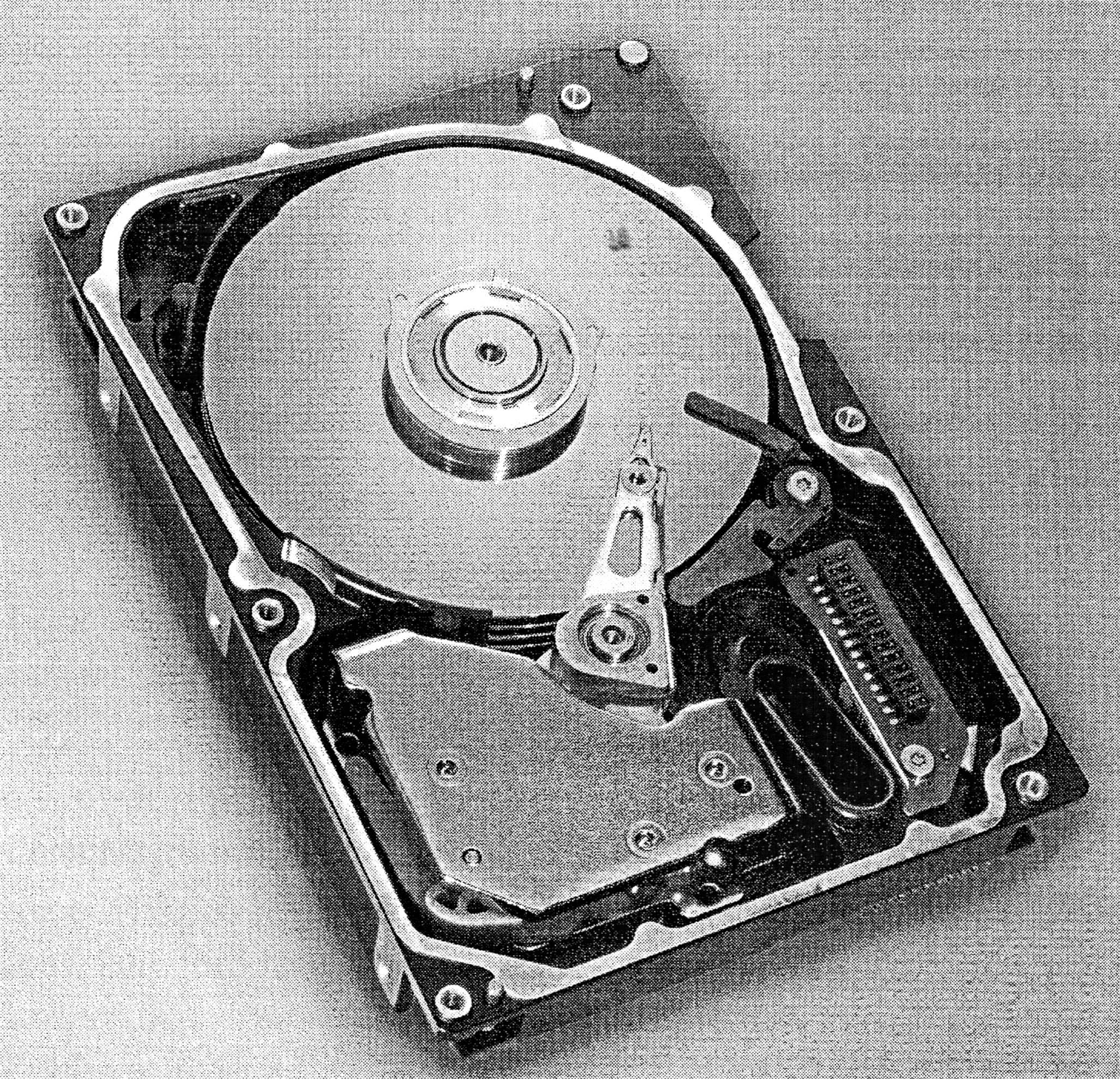 18 3. Aplikace magnetických nanomateriálů - Vznik magnetických záznamových médii se datuje do roku 1898, kdy dánský inženýr Poulsen poprvé zaznamenal lidský hlas na železný drát.