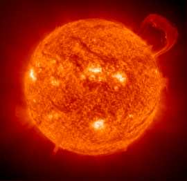 Obr.8 Slunce Koordinací tohoto učiva můžeme shrnout následovně: V zeměpisu 6. ročníku žáci probírají Slunce jako podmínku života na Zemi. Dále pak probírají Slunce pouze jako část sluneční soustavy.