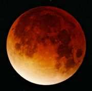 8 Zatmění Měsíce Stejně jako zatmění Slunce je toto téma probírané nejprve v zeměpisu v 6. ročníku ZŠ [9] Žáci se dozvídají, že k zatmění Měsíce dochází, když vstoupí Měsíc do stínu, který vrhá Země.