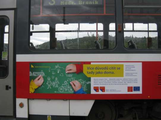 Obr. 2: Ukázka QS polepu tramvaje