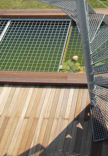 Pro správnou funkčnost terasy je bezpodmínečně nutné dodržet základní pravidla pro pokládku dřevěných teras a vytvoření dostatečně stabilní podkladní konstrukce.