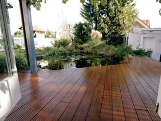 Z toho důvodu musí být dřevo umístěné na terasách či balkonech použito tak, aby voda stékající ze dřeva byla odvedena okapy a dešťovými žlaby. Plocha terasy by se měla upravit olejem ca.