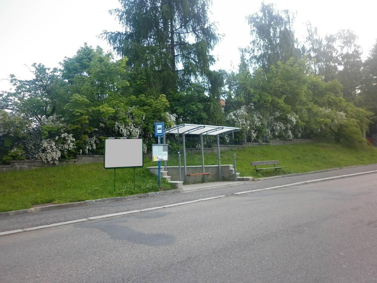 3. ul. Zeyerova, u zastávky MHD, směr centrum parc.č. 948/17 v k.ú.
