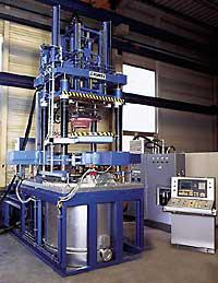 Zařízení pro nízkotlaké lití nízkotlaký licí stroj CNS tavenina přivedena do formy trubicí z kelímkové pece