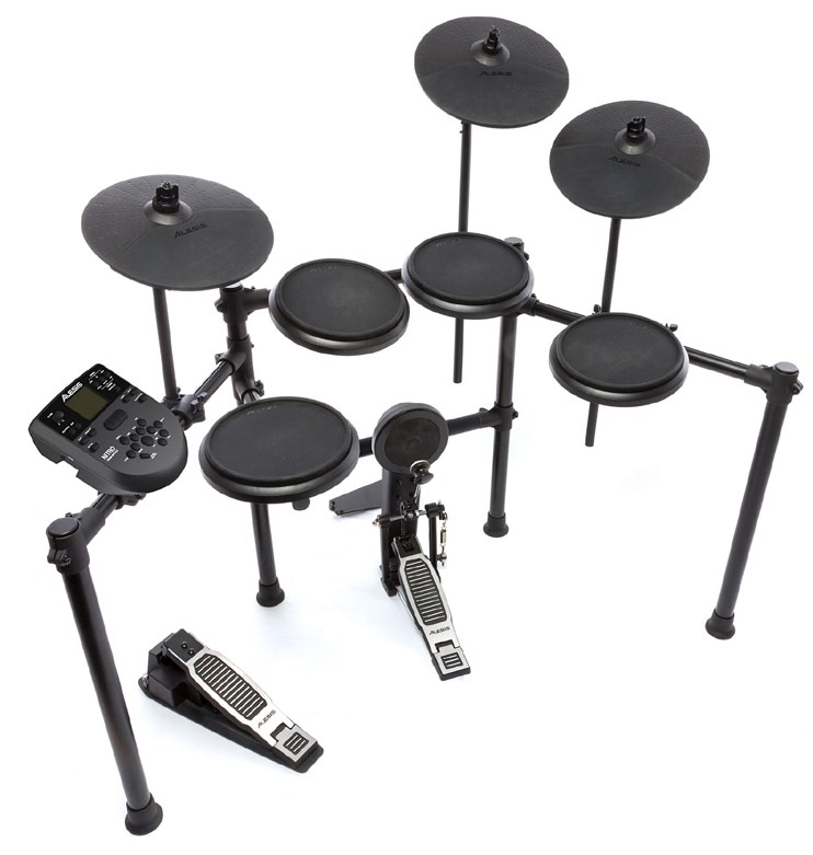 Hi-hat, Ride a Crash (w/choke), Hi-Hat pedál, rampa s úchyty a rameny, kabeláž, paličky, klička (drum key), napájecí adaptér.