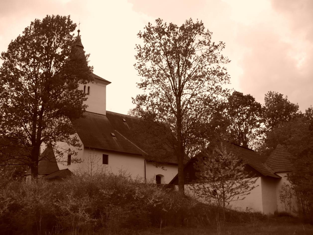 Obrázek 16 - Mouřenec, farní kostel sv. Mořice, zdroj: autor Faráři Do roku 1360 působil na Mouřenci farář Tomáš, který toho roku zemřel. Na jeho místo byl záhy prezentován Jan z Truskovic.
