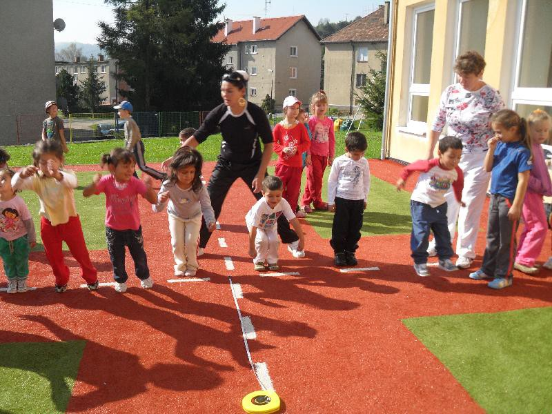 Pohyb a šport Dieťa potrebuje pohyb ako účinný stimulátor optimálneho vývinu krehkého organizmu, Pohyb prispieva k