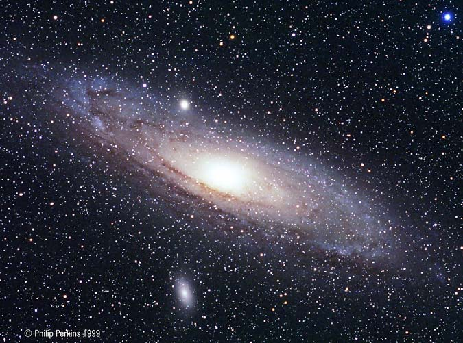 Místní skupiny, obsahující asi 30 galaxií a zaujímající prostor asi tří milionů světelných let.