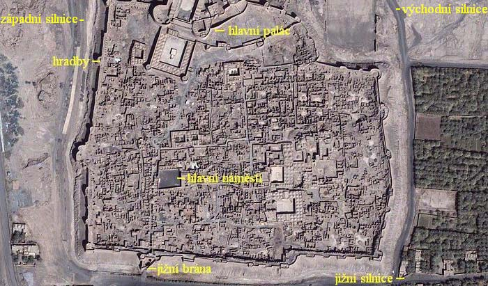 PŘÍRODNÍ KATASTROFY ZEMĚTŘESENÍ Irán historická pevnost ve městě Bam před zemětřesením 30.
