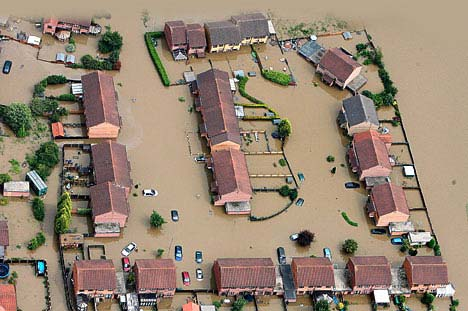Povodně ohrožují téměř 75 % zemského povrchu, jsou hrozbou pro stamiliony obyvatel Země a způsobují obrovské materiální škody a škody na životním prostředí.