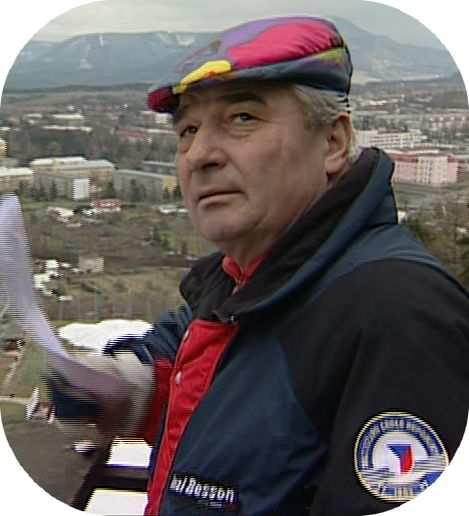 Další dvě sezóny vedl Jiří RAŠKA až do XIII. ZOH 1980 čs. reprezentační družstvo mužů.
