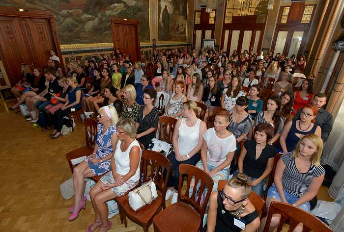 Vychází v česko-anglické verzi, v tištěné podobě jako suplement časopisu LKS (ISSN 1212-5725), v nákladu 700 kusů, ve formátu A4. Bude zveřejněn v on-line verzi na www.dent.cz. Ceník inzerce v Kč 4.