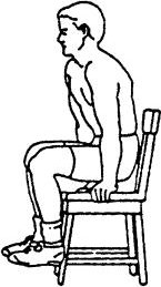 116: Cvik na dolní trapéz Pacient stojí vzpřímeně, uchopí cvičební gumy, udržuje