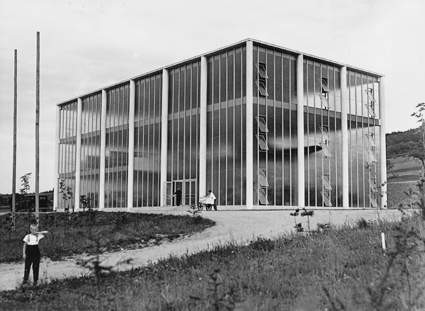 zlínské galerie (2003) Muzeum umění Olomouc: Oznámení o Ikarově