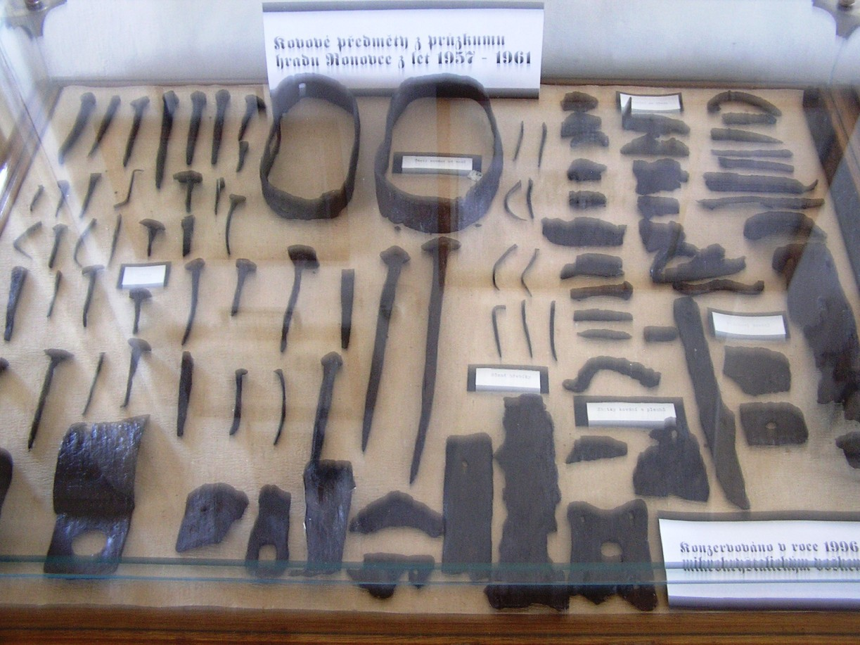 OBR. VI: Železné artefakty z hradu Ronovce,