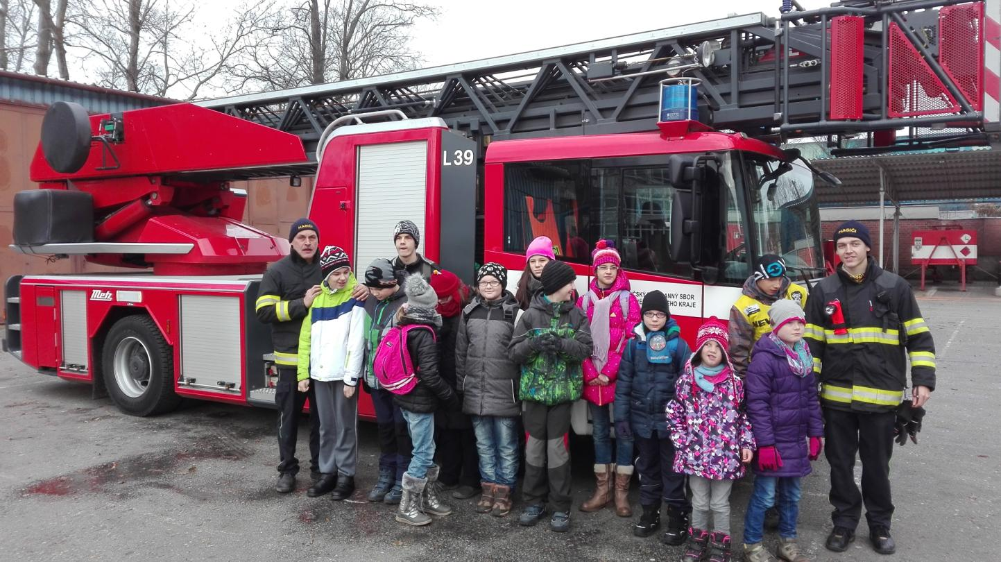 Preventivně výchovný program HASÍK V listopadu k nám do školy místo Martina na bílém koni zavítal profesionální hasič, který si pro nás připravil vzdělávací program Hasík.