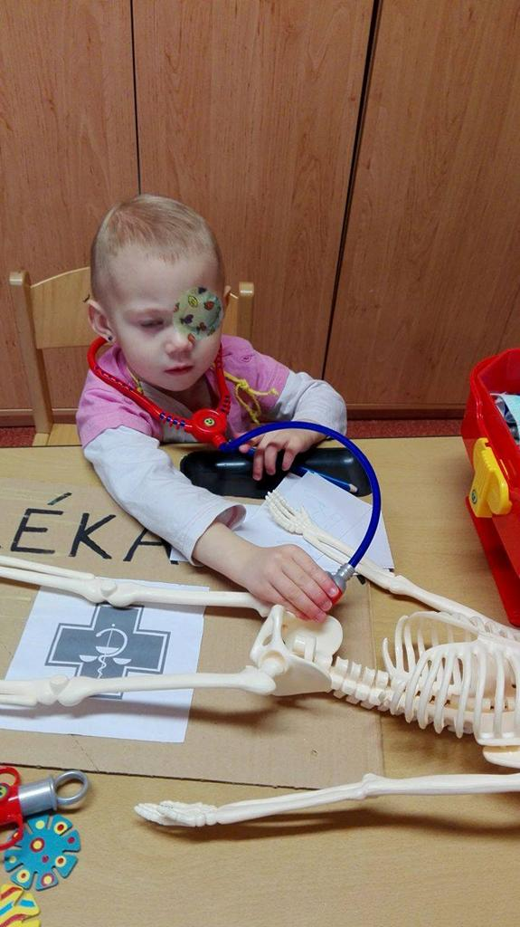ZPRÁVIČKY Z NAŠÍ ŠKOLIČKY Divadlo dne 25.11. Děti se v listopadu zúčastnily loutkového divadla o perníkové chaloupce. Jelikož divadlo probíhalo u nás v MŠ, bylo to pro všechny příjemné.