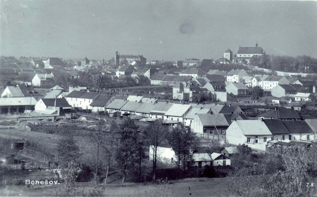 Obr. 19. Pohled na město od východu v roce 1935.