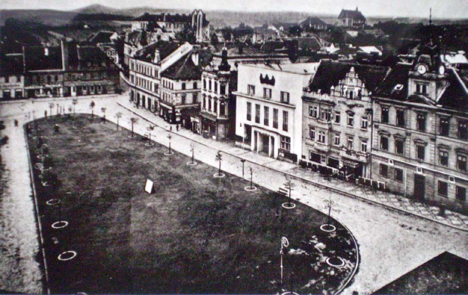 Obr. 43. Velké náměstí v roce 1935.