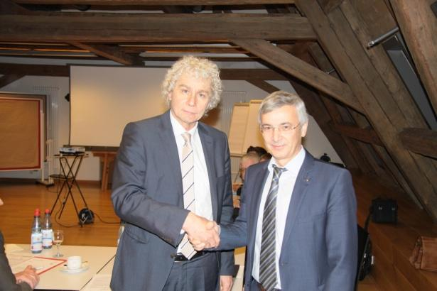 Kompletní zápis z jednání 23. zasedání Česko-bavorské pracovní skupiny naleznete zde: http://www.mzv.cz/public/80/66/74/2217834_1636102_protokol_chodova_plana_cz.