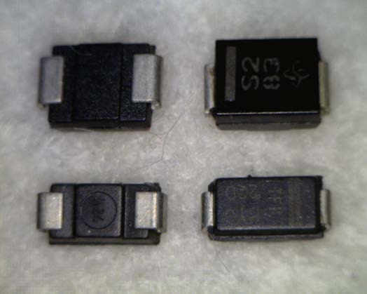 Mikroelektronické praktikum 21 Obr. 3-26 Provedení SMD obdélníkových pouzder se zahnutými páskovými vývody 3.3.8 SMD pouzdra pro integrované obvody s vývody typu L, nebo J, Materiál pouzdra má obecně značný vliv na cenu součástky.